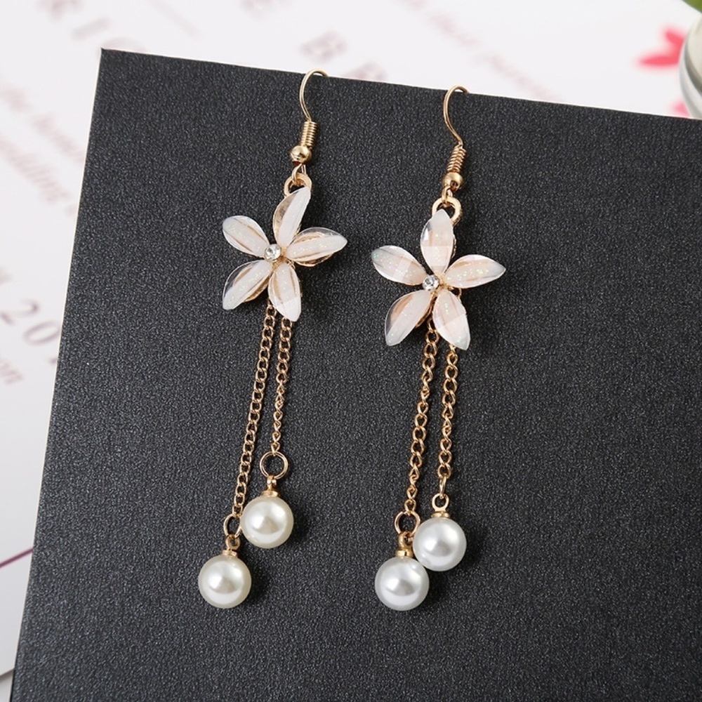 *EMILIA* Flower x Pearl Fashion Drop Earrings